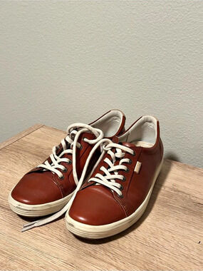 ECCO Soft 7 Sneaker Leather Low-Top Sneakers in Brown & White